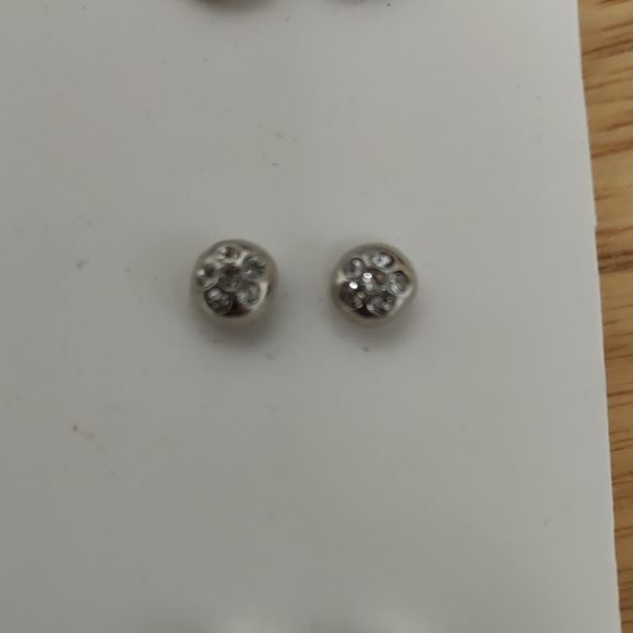 Elegant Silver Stud Earrings - Picture 1 of 1